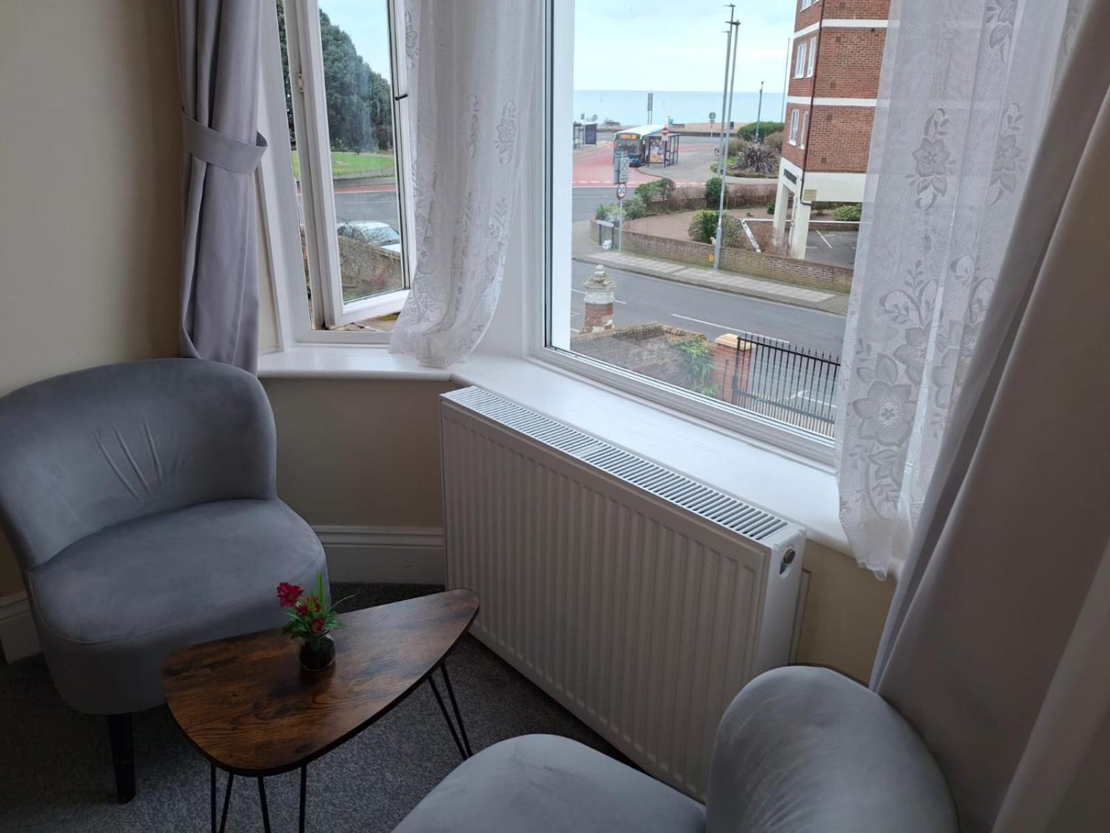 Aparthotel By The Sea, Portsmouth, Parking Ev 22kw Available